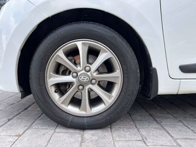 HYUNDAI I10 1.2 AT FL GLS AC - 2016 | 4967 - Imagen 8