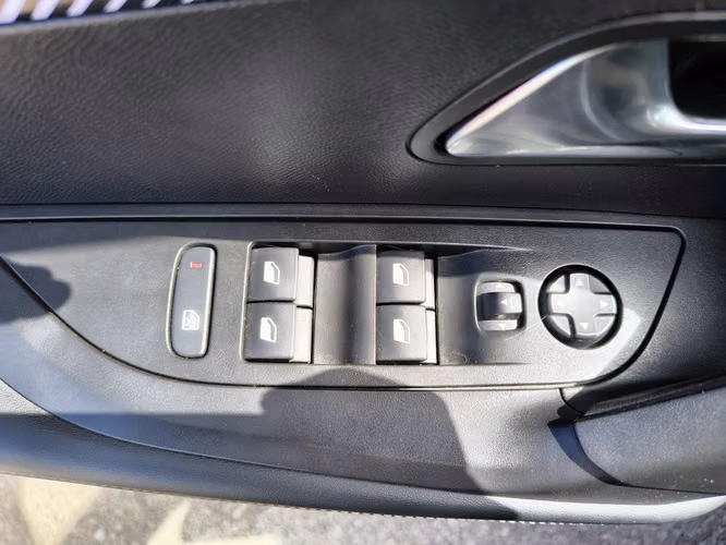 PEUGEOT 2008 2025 - Imagen 8