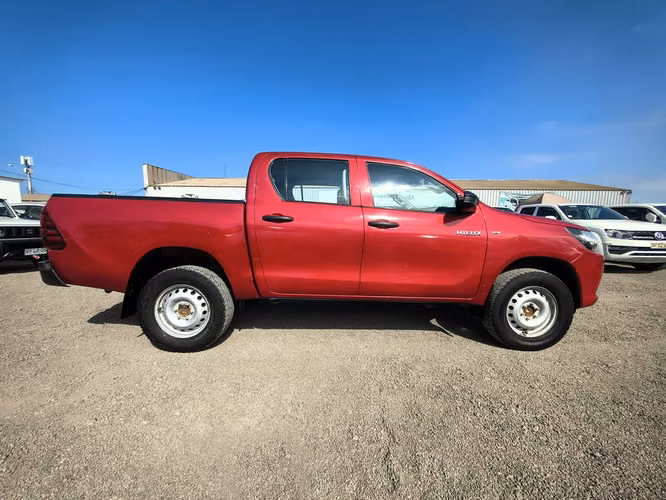 TOYOTA HILUX 2023 - Imagen 4