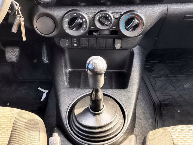 TOYOTA HILUX 2023 - Imagen 19