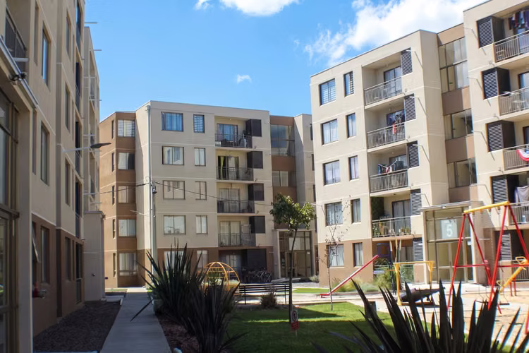 Arriendo Depto 3H2B1E Bodega| Condominio Finka Poniente