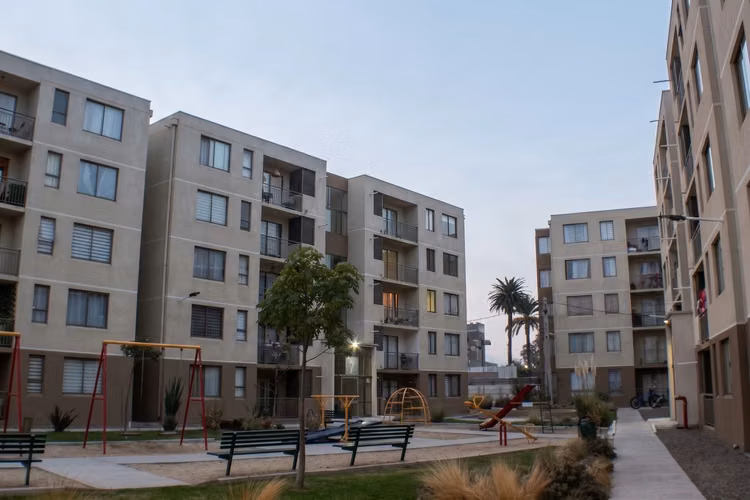 Arriendo Depto 3H2B1E Bodega| Condominio Finka Poniente