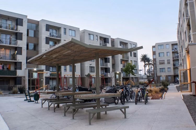 Arriendo Depto 3H2B1E Bodega| Condominio Finka Poniente