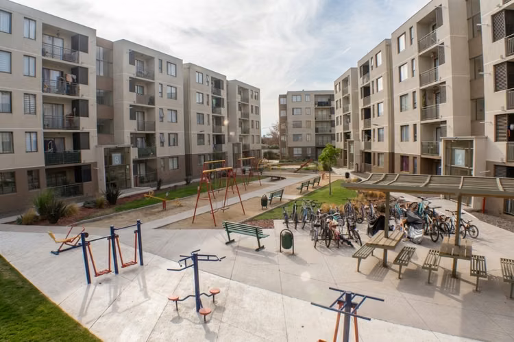 Arriendo Depto 3H2B1E Bodega| Condominio Finka Poniente