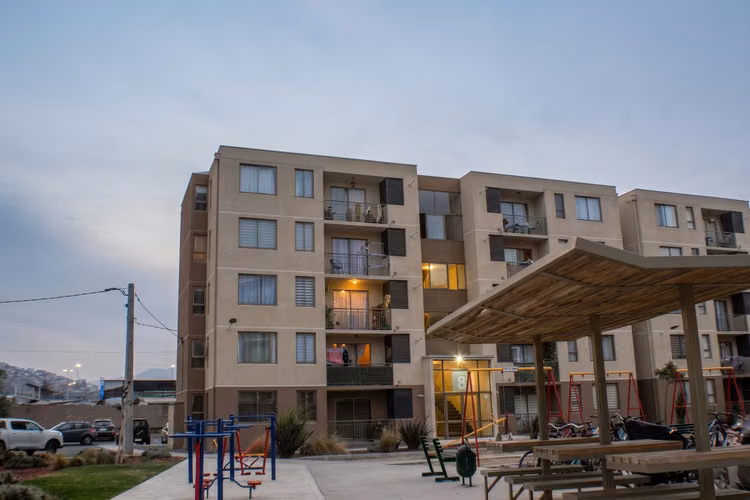 Arriendo Depto 3H2B1E Bodega| Condominio Finka Poniente