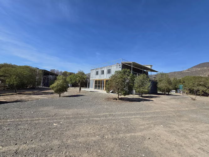 CALERA DE TANGO: ARRIENDO 5.000 M2, CON PATIO ASFALTADO, 300 M2 OFIC. Y CASA CUIDADOR