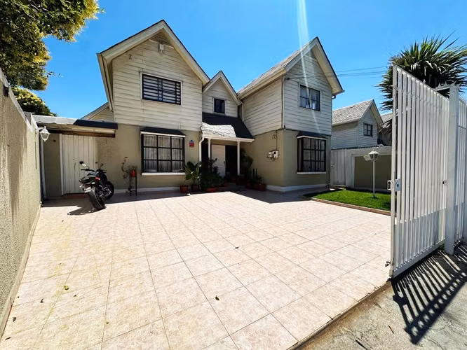 Acogedora y amplia casa con excelente ubicación en La Florida Alto