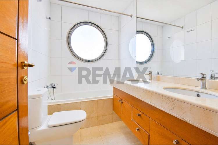 Exclusivo penthouse en el golf ! 4d + sala - Imagen 16