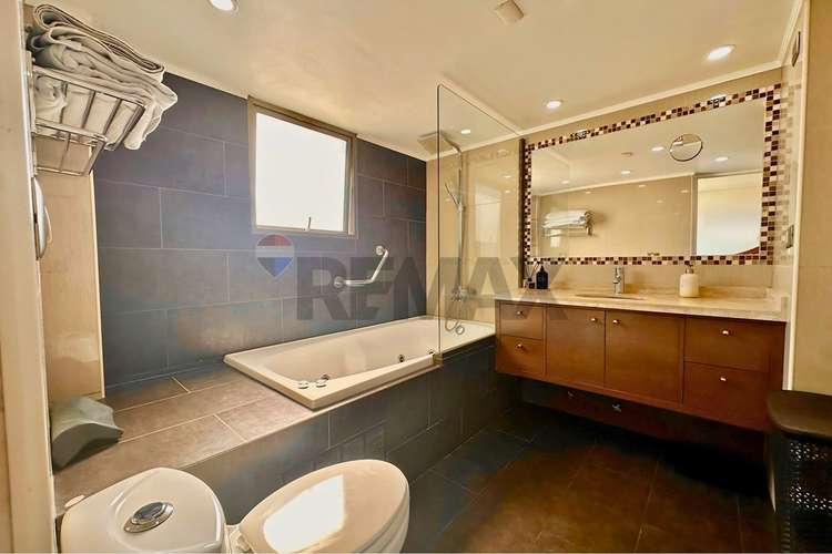 Oportunidad! amplio 4 dorm + 2 est + bod, vista - Imagen 10