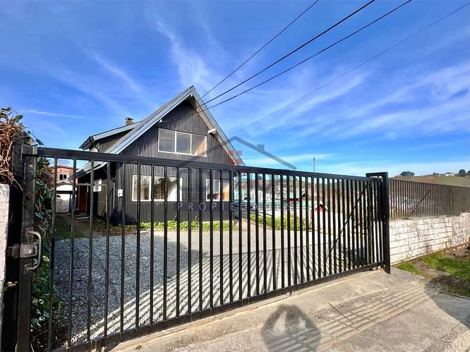HERMOSA CASA REMODELADA 5D 3B CENTRO ANCUD, ESTACIONAMIENTOS