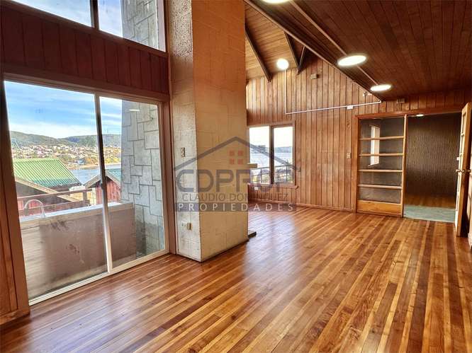 HERMOSA CASA REMODELADA 5D 3B CENTRO ANCUD, ESTACIONAMIENTOS