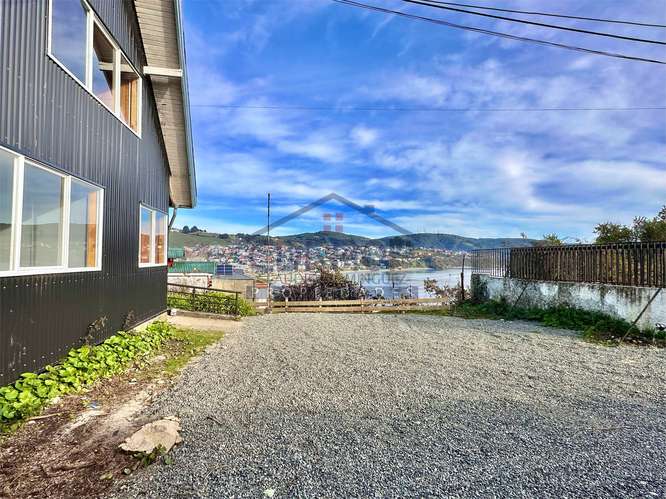 HERMOSA CASA REMODELADA 5D 3B CENTRO ANCUD, ESTACIONAMIENTOS
