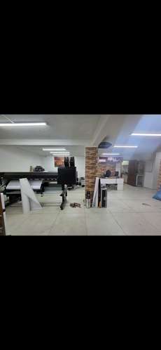CASA - OFICINA  CON AMBIENTES AMPLIOS Y FUNCIONALES