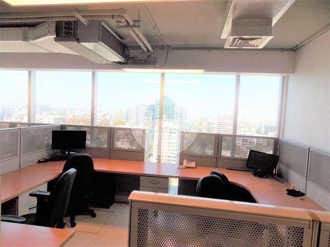 OFICINA Nueva Providencia, estación Metro Los Leones