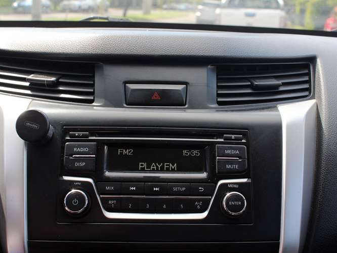NISSAN NP300 2.3 SE DIESEL 4WD DOB CAB MT 4P 2019 - Imagen 13
