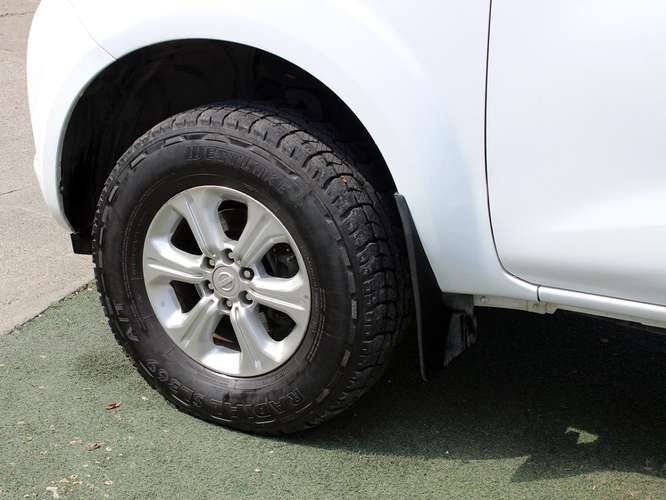 NISSAN NP300 2.3 SE DIESEL 4WD DOB CAB MT 4P 2019 - Imagen 8
