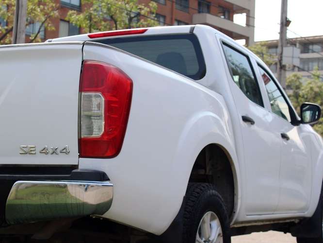 NISSAN NP300 2.3 SE DIESEL 4WD DOB CAB MT 4P 2019 - Imagen 7