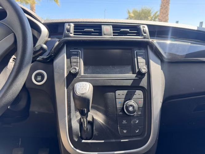 MAHINDRA KUV100 1.2 - Imagen 8