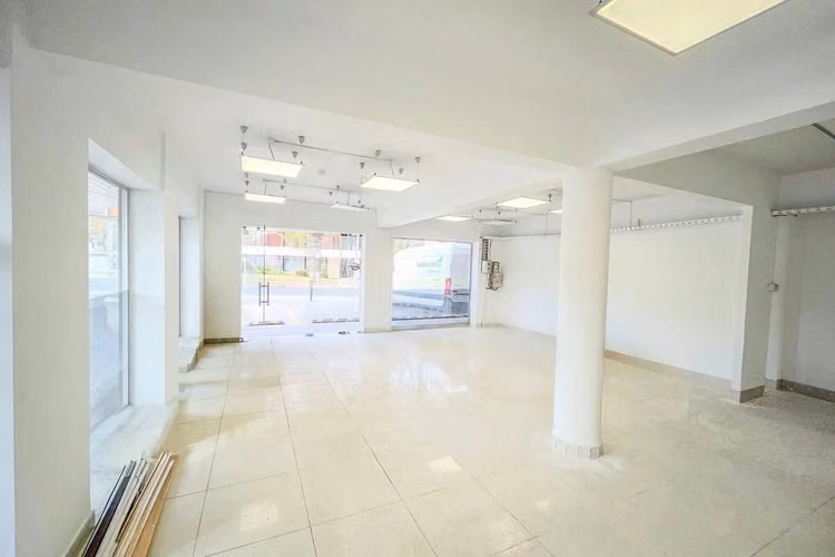 Local En Las Condes: Ubicación Y Espacio Perfectos - Imagen 13