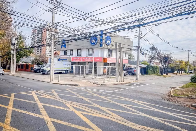 Local En Las Condes: Ubicación Y Espacio Perfectos - Imagen 4