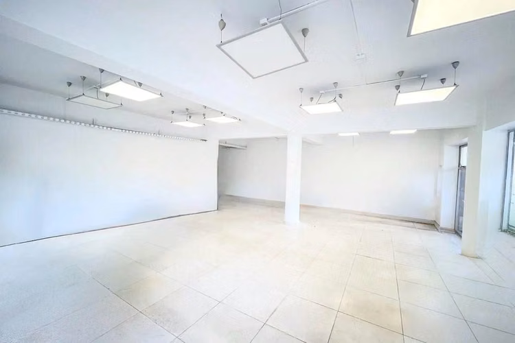 Local En Las Condes: Ubicación Y Espacio Perfectos - Imagen 11
