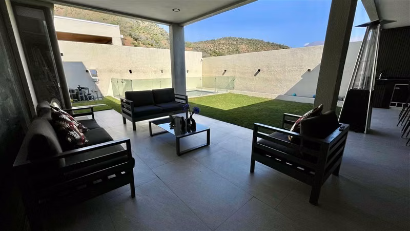Casa en arriendo de 4 dorm. en Lo Barnechea