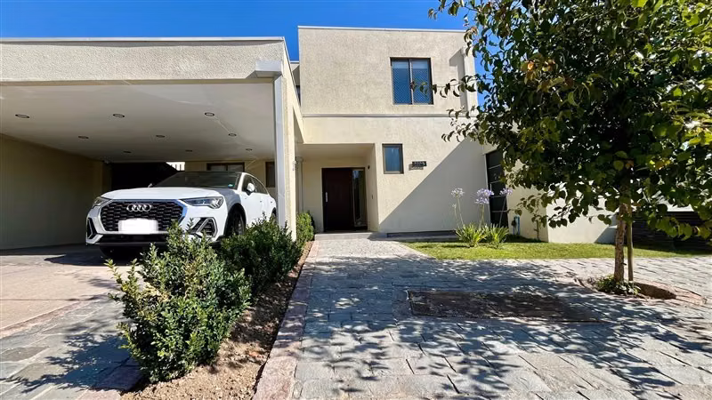 Casa en arriendo de 4 dorm. en Lo Barnechea