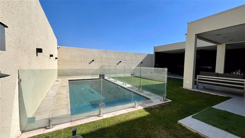 Casa en arriendo de 4 dorm. en Lo Barnechea