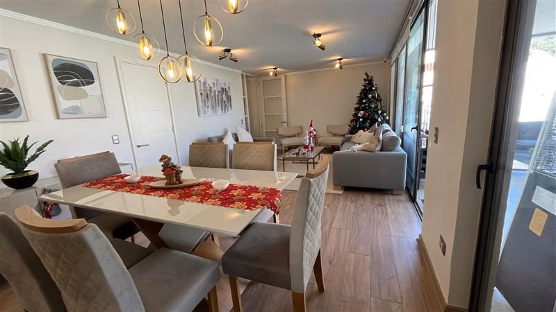 Casa en arriendo de 4 dorm. en Lo Barnechea