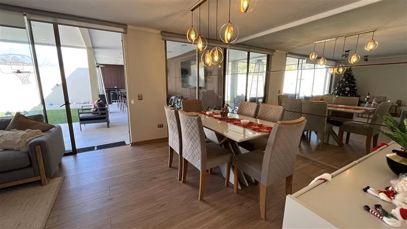Espectacular Casa en venta de 4 dorm Huinganal - Imagen 4