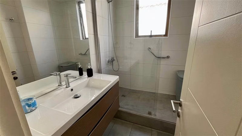 Espectacular Casa en venta de 4 dorm Huinganal - Imagen 11