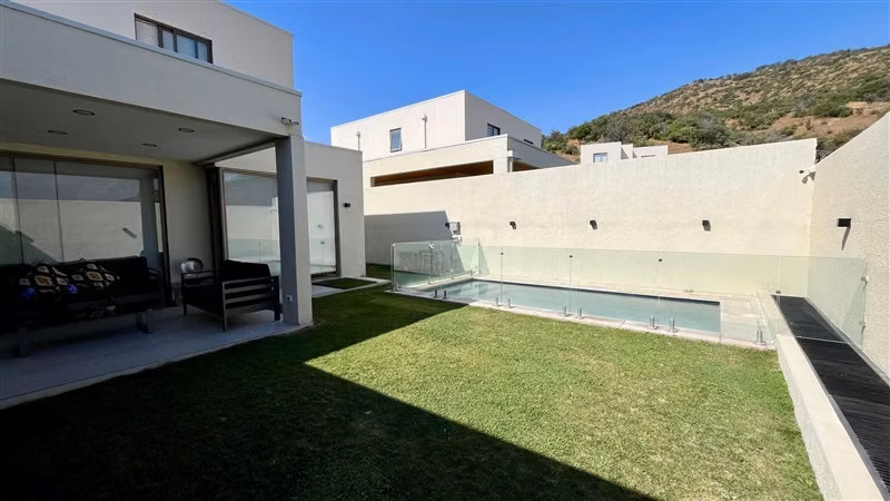 Espectacular Casa en venta de 4 dorm Huinganal - Imagen 22