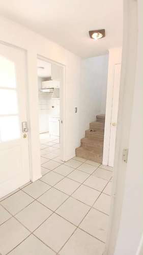 Casa en arriendo 3 dormitorios y 2 baños con estacionamiento