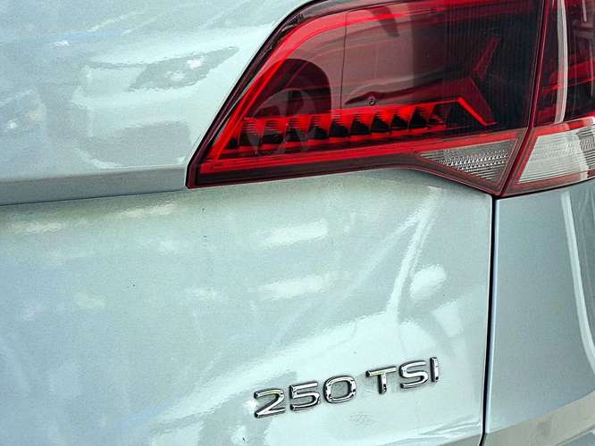 VOLKSWAGEN TAOS 2024