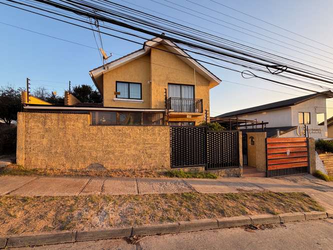 CASA EN ARRIENDO EN AVENIDA LOS PERALES, LA SERENA.