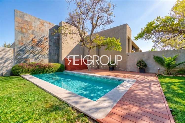 Casa en venta de 5 dorm. en Lo Barnechea