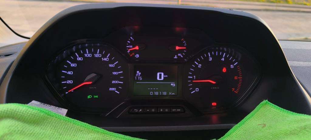 Peugeot partner con poco km - Imagen 3