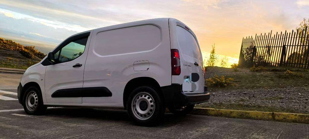 Peugeot partner con poco km - Imagen 5
