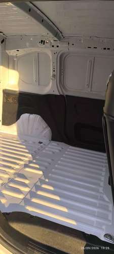 Peugeot partner con poco km - Imagen 4