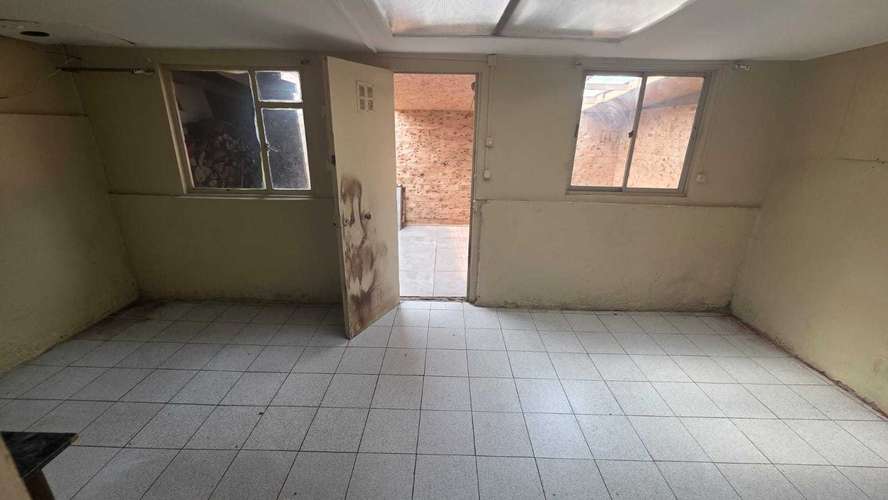 RRB/ VENDE Amplia casa 3D/1B/1E Coronel (185583) - Imagen 6