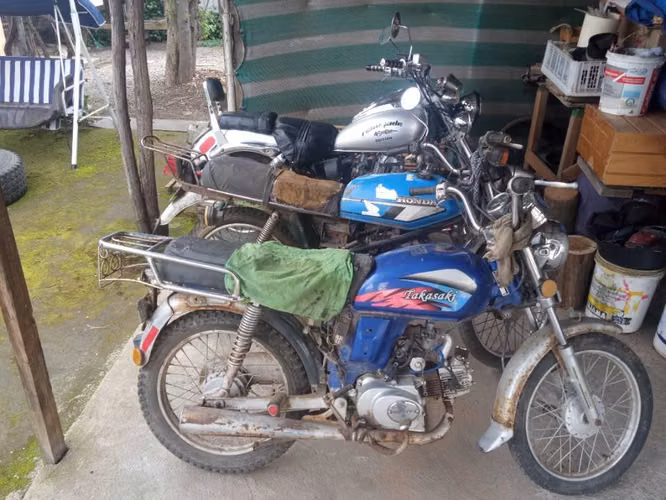 3 Motos Guardadas - Limeteol, Honda, Takasak