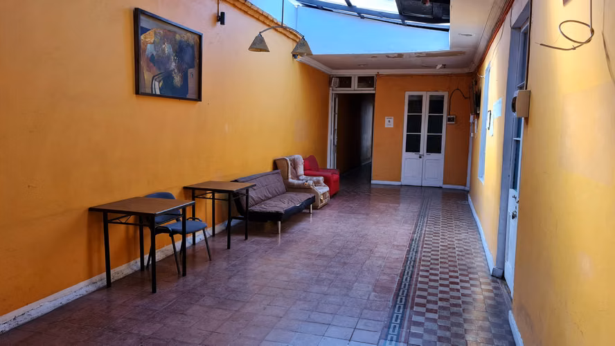 EN LA MEJOR UBICACIÓN: AGUSTINAS AL LLEGAR A R. CUMMING: CASA 420 M2