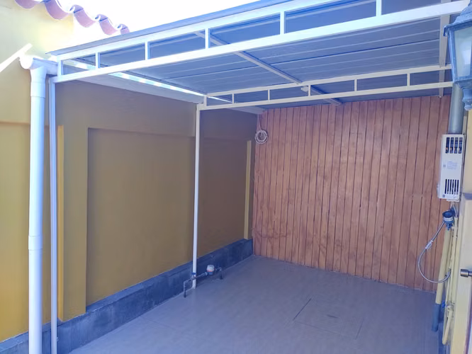 Se vende Casa Esquina con Departamento con Entrada Independiente