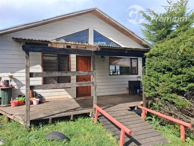 CASA DE 140 M2 - SECTOR ASTILLEROS - DALCAHUE