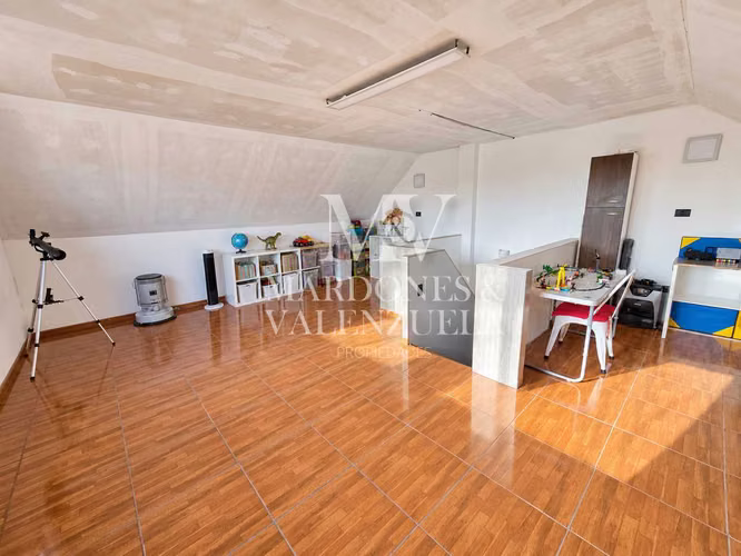 Casa remodelada con mansarda y quincho (185988) - Imagen 19