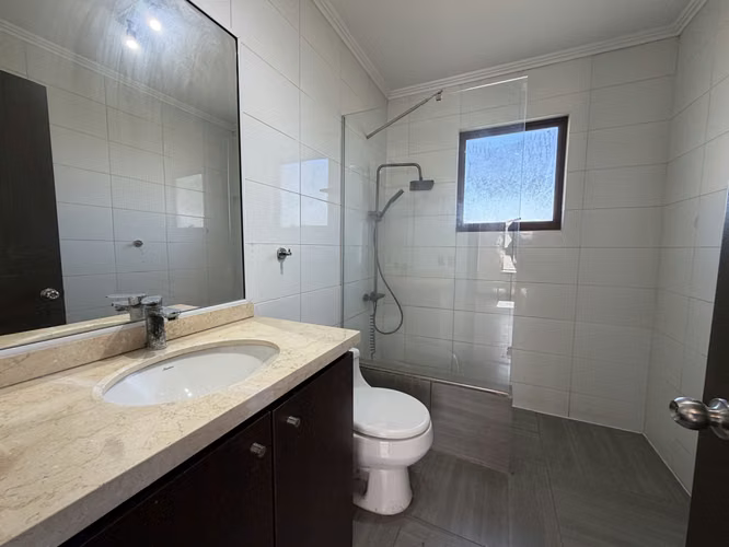 PROPIEDAD EN ARRIENDO EN EXCELENTE CONDOMINIO