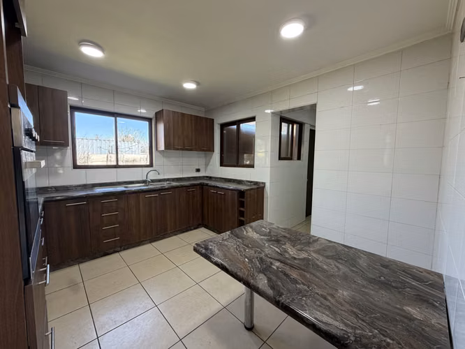 PROPIEDAD EN ARRIENDO EN EXCELENTE CONDOMINIO