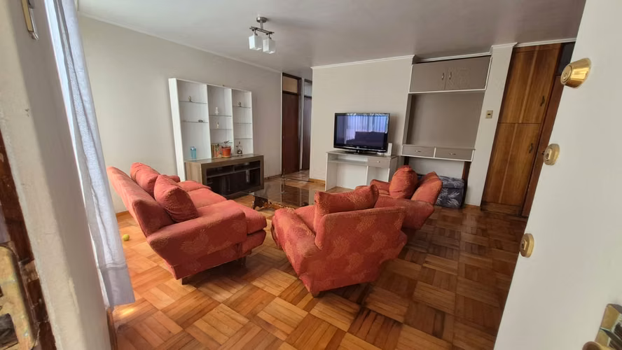 Departamento central, 4d1b, 88m2, a pasos de transporte para universidades - Imagen 2