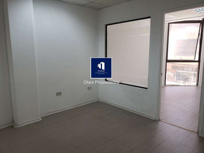 Oficina Comercial en Arriendo con Ubicación Privilegiada