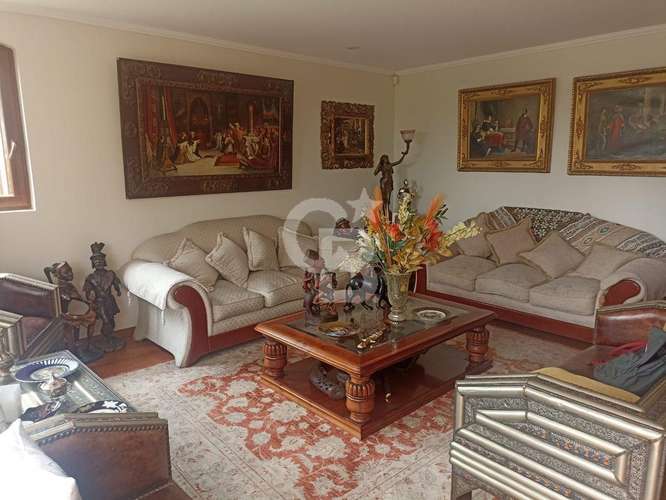 Casa familiar con comodos espacio y hermoso jardin - Imagen 12